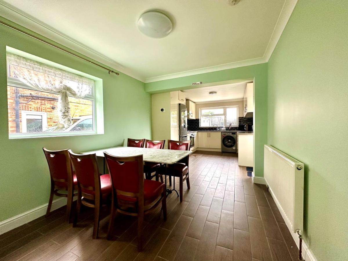 Spacious 3 Double Bedroomed House In Bicester Exterior foto
